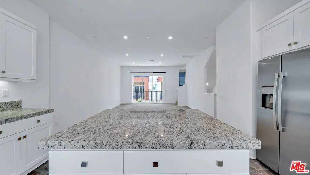 27009 Hummingbird Lane, Valencia, California 91381 home-pic-16